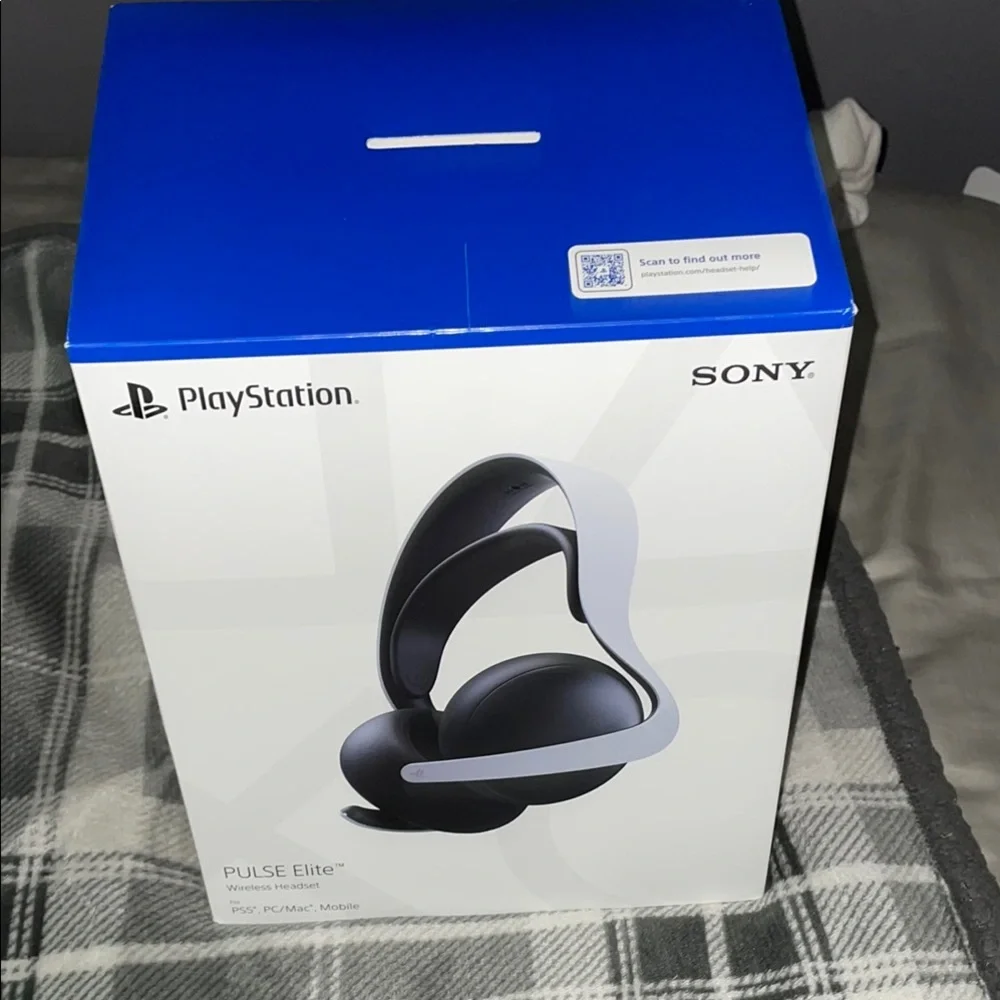 Sony PlayStation Pulse Elite Wireless Headset in Black and White